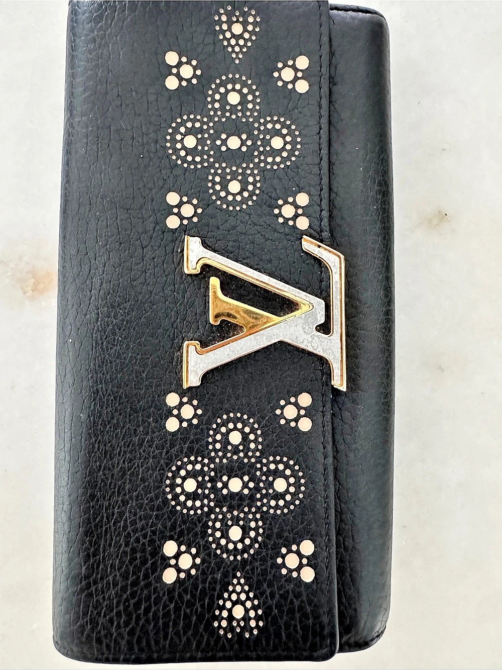 Louis Vuitton Capucines Long Wallet Black Leather